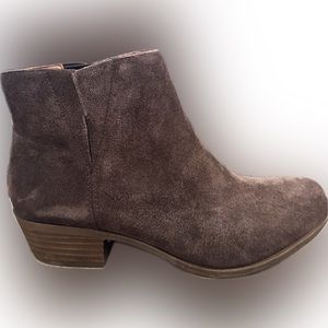 Lucky Brand brown shade booties. Size 9M